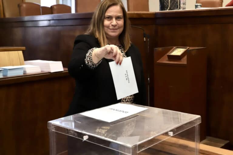 Ηράκλειο: Η Κατερίνα Κοσμαδάκη είναι η πρώτη γυναίκα πρόεδρος — Αλλαγή σελίδας στο ΔΣΗ
