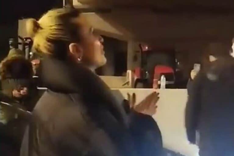 Η Κατερίνα Λιόλιου βρέθηκε στα μπλόκα των αγροτών – Τι τους τραγούδησε (βίντεο)