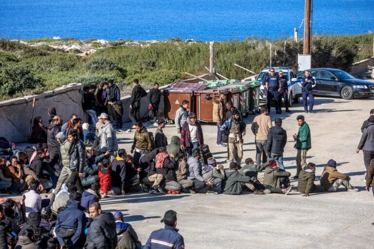 Κρήτη: 385 μετανάστες αναχωρούν για τη Λέσβο