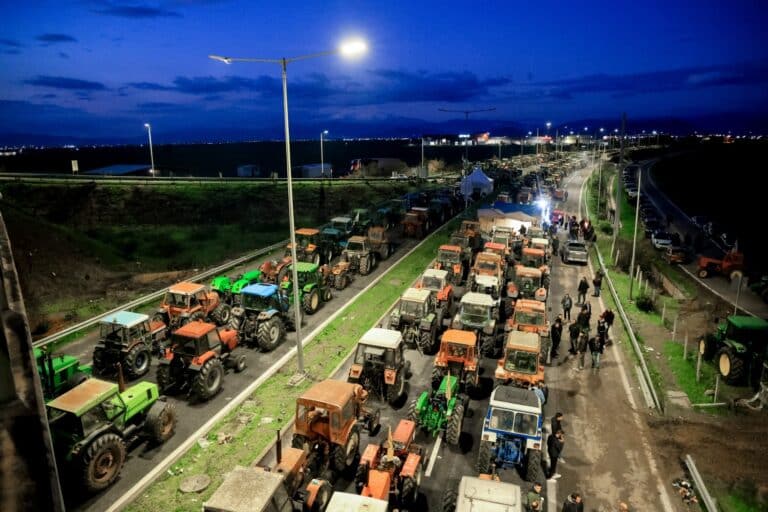 Αγρότες: Αυτή είναι η λίστα με τα αιτήματά τους – Ενισχύουν τα μπλόκα τους