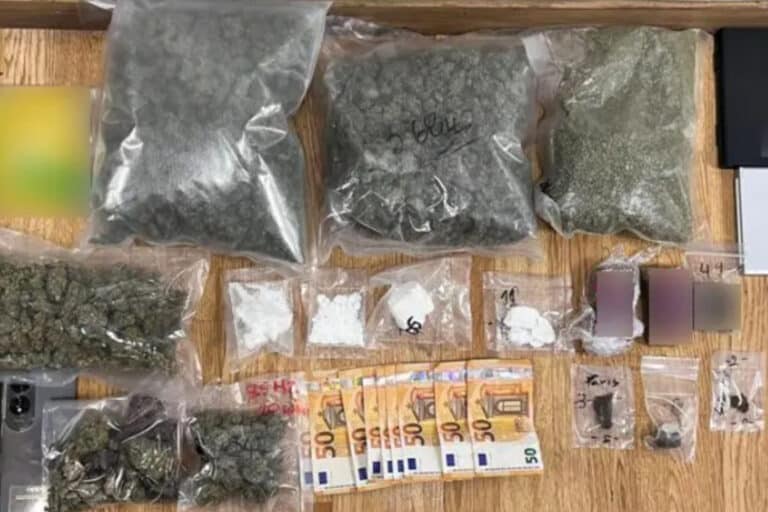 «Σαφάρι» του ελληνικού FBI στην Αττική για κυκλώματα ναρκωτικών – Πέρασε χειροπέδες σε 7 άτομα για τρεις διαφορετικές υποθέσεις (εικόνες)