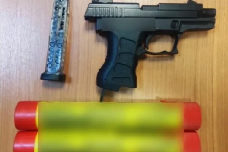 Θεσσαλονίκη: Συνελήφθη οργανωμένος οπαδός – Έκρυβε στο σπίτι του αεροβόλο και ναυτικές φωτοβολίδες