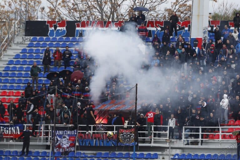 Η ΔΑΕΒ έριξε πρόστιμο 20.000 ευρώ στην ΠΑΕ Πανιώνιος για πανό με υβριστικό περιεχόμενο για την ΕΛ.ΑΣ