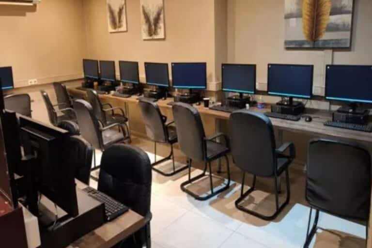 Θεσσαλονίκη: Εντοπίστηκε παράνομο καζίνο – Συνελήφθησαν επτά άτομα, κατασχέθηκαν 24 ηλεκτρονικοί υπολογιστές