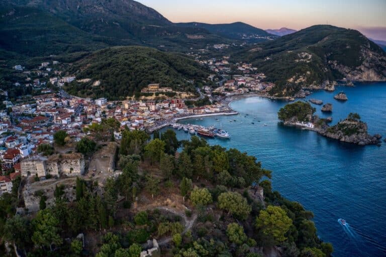 Πάργα: Ένοπλη ληστεία σε κοσμηματοπωλείο – Πέντε δράστες απείλησαν πολίτη και του πήραν το ΙΧ