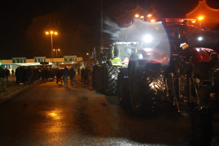 Μπλόκα αγροτών: Ανοίγει ο μεθοριακός σταθμός του Προμαχώνα για τα φορτηγά – Πάνω από 500 έχουν εγκλωβιστεί