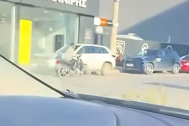 Καταδίωξη στη Θεσσαλονίκη: Από την Τροχαία έκλεψε ο ανήλικος Ρομά τη μοτοσικλέτα που οδηγούσε στο αντίθετο ρεύμα (βίντεο)