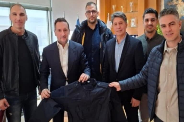 Η ΣΕΑΥ Αλεξανδρούπολης επισκέφθηκε τον δήμαρχο της πόλης – Παράδοση στολών μάχης