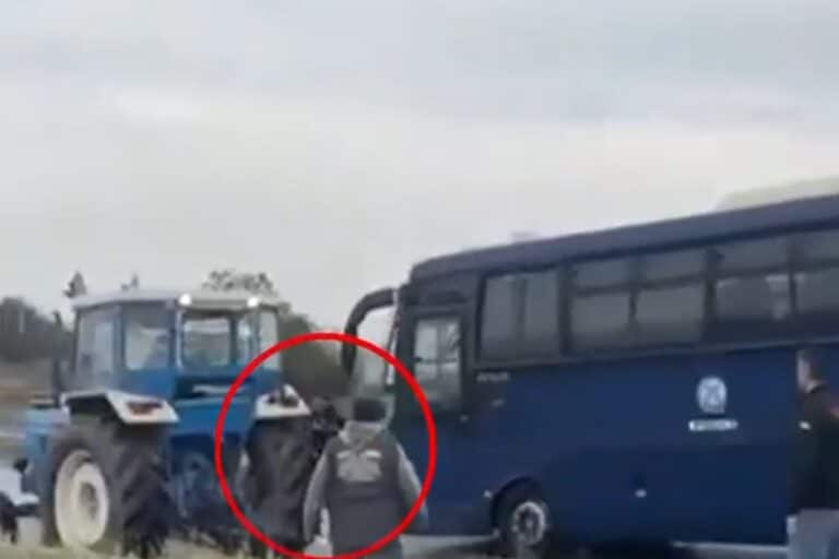 Αποκάλυψη: Ποιος πήρε την απόφαση να εμβολίσει η κλούβα των ΜΑΤ αγρότες και τα τρακτέρ τους στις Σέρρες (βίντεο)