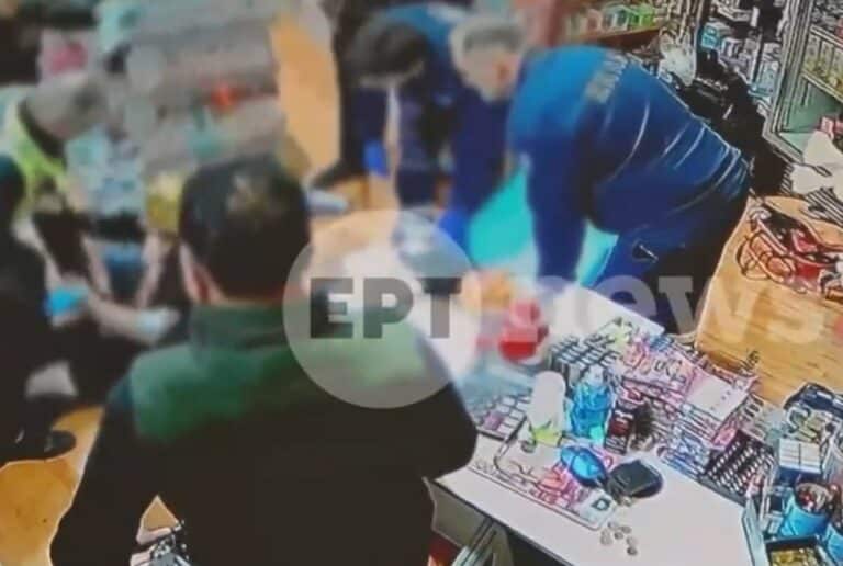 Άγιος Παντελεήμονας: Αιματηρή συμπλοκή με δύο νεαρούς μαχαιρωμένους – Σε κρίσιμη κατάσταση ο ένας (βίντεο)