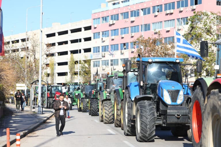 Κρίσιμη πανελλαδική σύσκεψη των αγροτών μετά το κάλεσμα Μητσοτάκη για συνάντηση – Πού θα υπάρχουν μπλόκα
