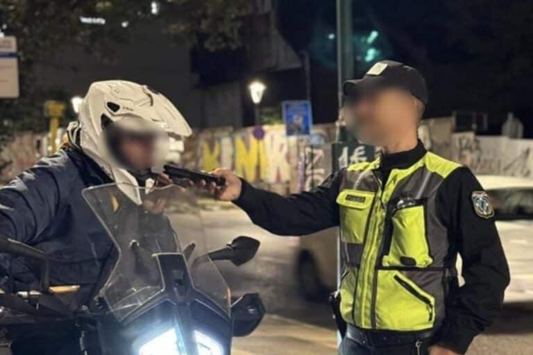 Αττική: Μπαράζ αλκοτέστ της Τροχαίας το Σαββατοκύριακο – 11.679 έλεγχοι, 224 οδηγοί πάνω από το όριο, 14 συλλήψεις