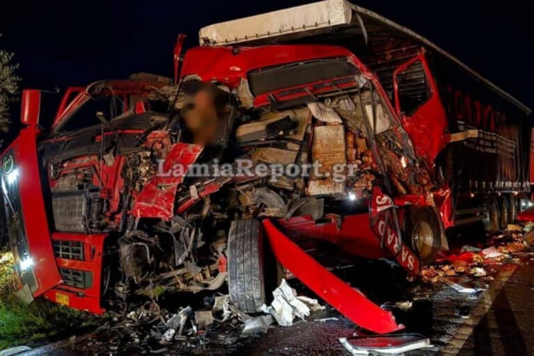 Σοβαρό τροχαίο έξω από την Αμφίκλεια: Μετωπική σύγκρουση δύο φορτηγών – Παρέσυραν και αυτοκίνητο (βίντεο)