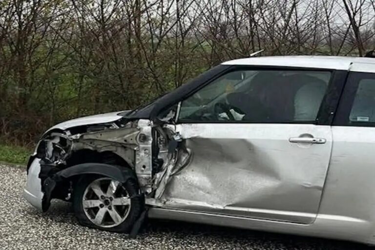 Τροχαίο στην Καρδίτσα: ΚΤΕΛ με δεκάδες επιβάτες συγκρούστηκε με αυτοκίνητο 