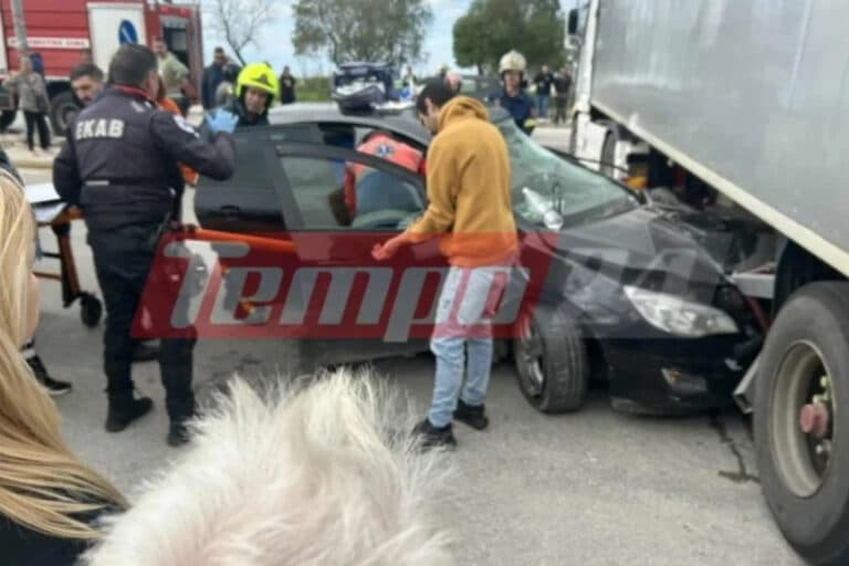 Σοβαρό τροχαίο στην Πάτρα: ΙΧ «καρφώθηκε» σε φορτηγό – Τραυματίστηκε έγκυος (εικόνες)