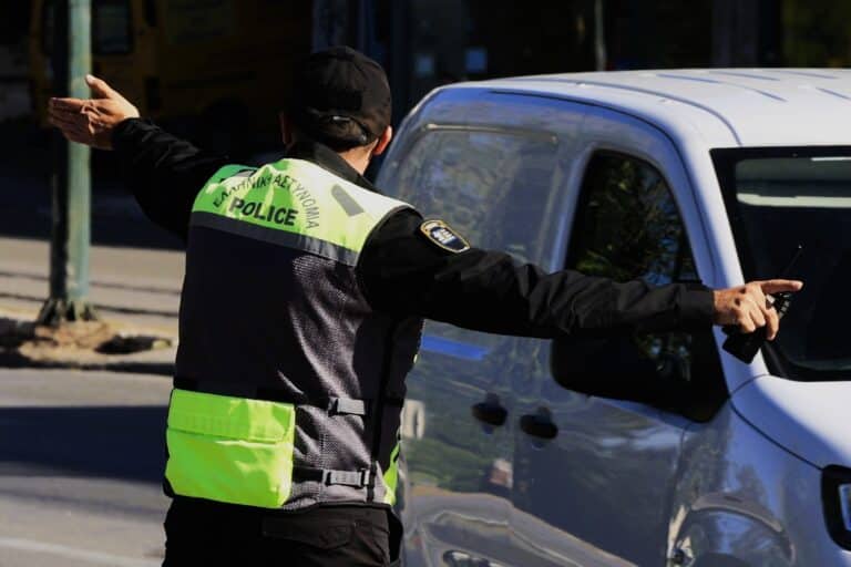 Αυτοκίνητο: Οι παραβάσεις που δεν γνωρίζουν οι περισσότεροι οδηγοί – Τα πιο περίεργα πρόστιμα του νέου ΚΟΚ