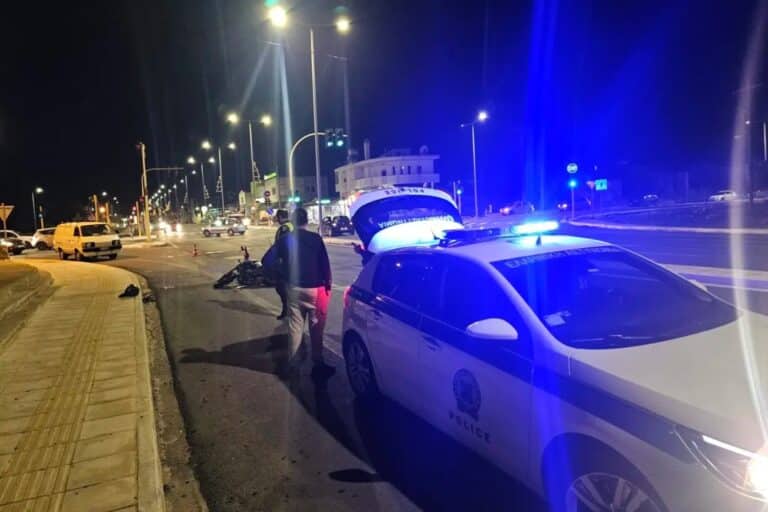 Χανιά: Αυτοκίνητο συγκρούστηκε με μηχανή – Εγκατέλειψε το σημείο ο οδηγός του ΙΧ (εικόνες)