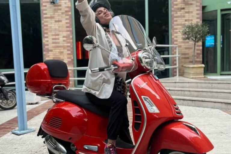 Η Ελεωνόρα Ζουγανέλη «πιάστηκε» να οδηγεί μηχανάκι υπό την επήρεια αλκοόλ – Η ανάρτησή της