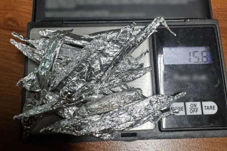 Συνελήφθησαν πέντε αλλοδαποί για διακίνηση ναρκωτικών στον Άγιο Παντελεήμονα – Έκρυβαν τις ουσίες σε υδρορροή ιερού ναού 