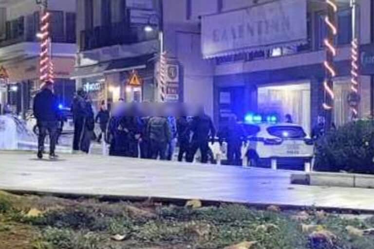 Αγρίνιο: Άτομα συνεπλάκησαν σε πλατεία λίγο πριν… αλλάξει ο χρόνος