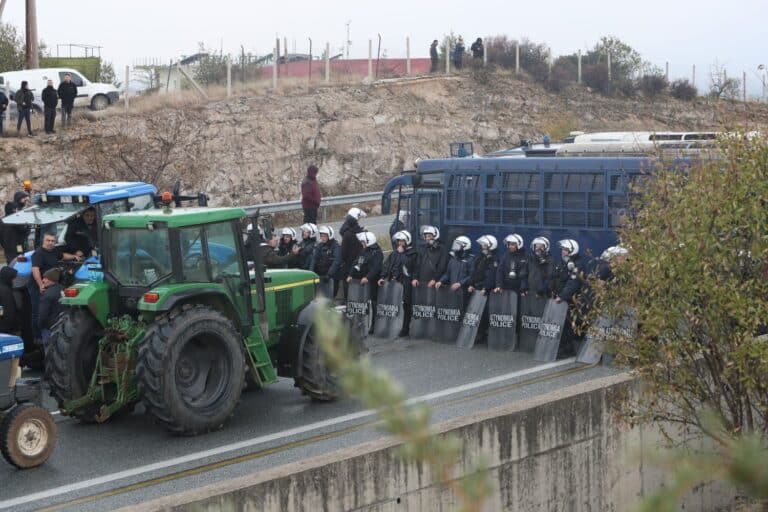 Παρέμβαση Αρείου Πάγου για τα μπλόκα: Ζητάει συλλήψεις και αυτόφωρο για τους αγρότες