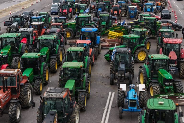 Live η εξειδίκευση των μέτρων για τους αγρότες – Στα 8,5 λεπτά/kWh το ρεύμα για όσους δεν έχουν ληξιπρόθεσμες οφειλές