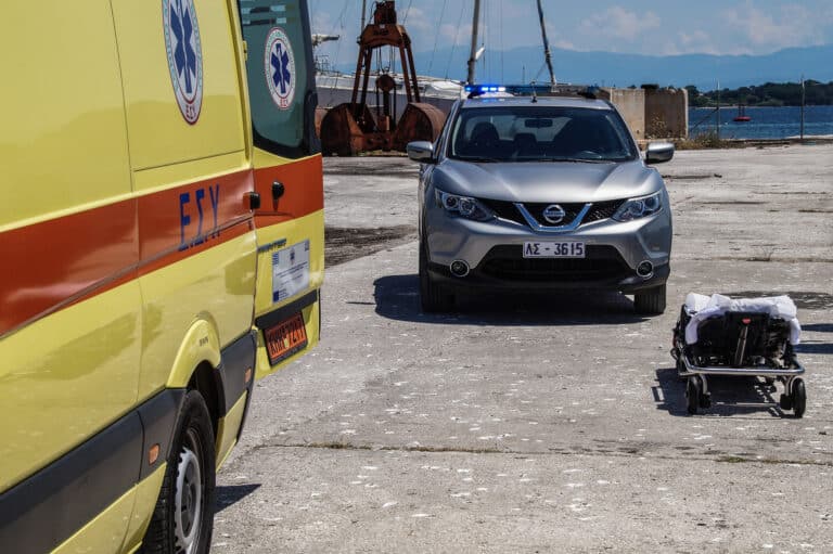 Πειραιάς: Αυτοκίνητο έπεσε στη θάλασσα – Στο νοσοκομείο η οδηγός 