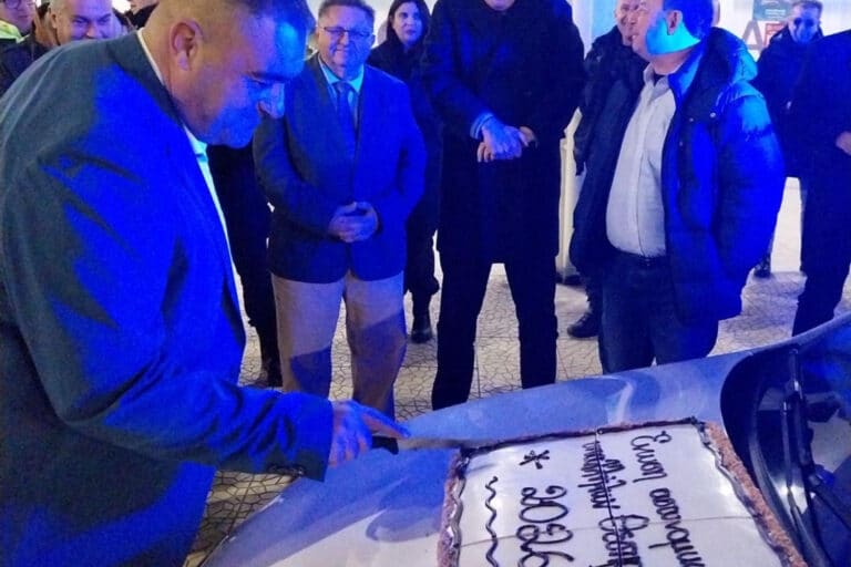 Έκοψαν την πρωτοχρονιάτικη πίτα τους οι αστυνομικοί της Θεσπρωτίας (εικόνα)