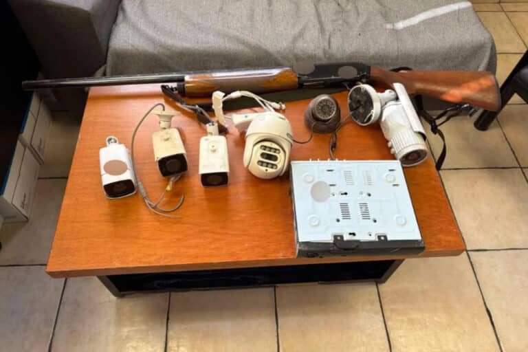 Μεγάλη επιχείρηση της ΕΛ.ΑΣ. σε οικισμούς στον Ασπρόπυργο – Συνελήφθη ένα άτομο (εικόνες & βίντεο)