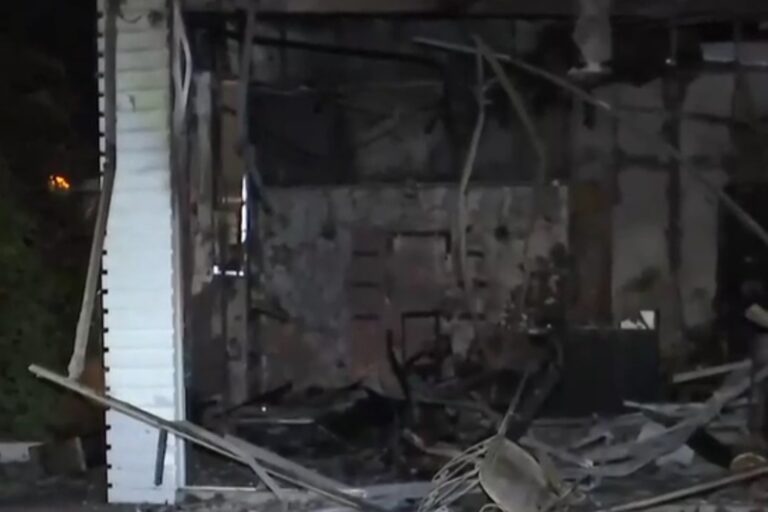 Νέα Σμύρνη: Εμπρησμός πίσω από τη φωτιά σε κέντρο αισθητικής – Βρέθηκαν υπολείμματα πλαστικού μπουκαλιού (βίντεο)