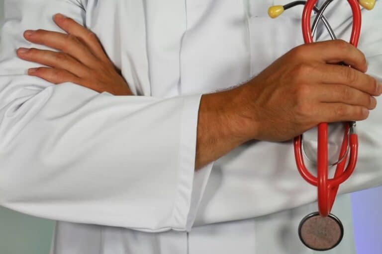 Θεσσαλονίκη: Εισαγγελική έρευνα μετά από καταγγελίες για γιατρό από τα Σκόπια που κάνει πλασμαφαιρέσεις σε καρκινοπαθείς