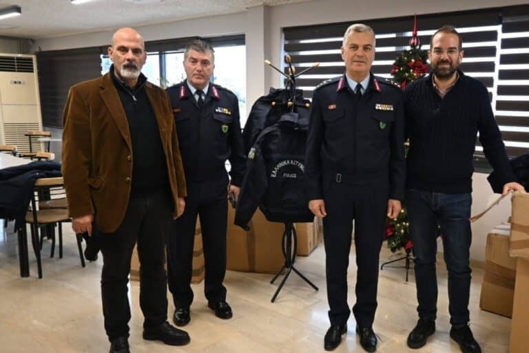 Ο Περιφερειάρχης Δυτικής Ελλάδας παρέδωσε 200 γιλέκα στην Αστυνομική Διεύθυνση Αχαΐας