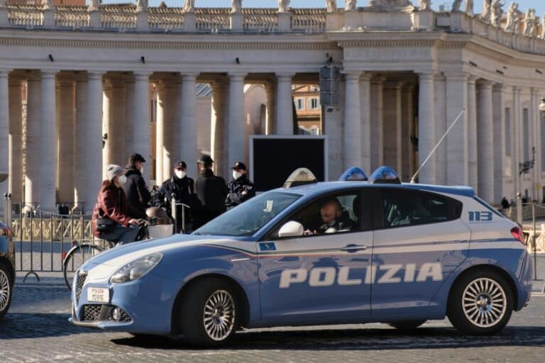Συναγερμός στο Μπάρι: Εντόπισαν πυραύλους Akeron σε βαν Γάλλου που έφτασε από την Πάτρα