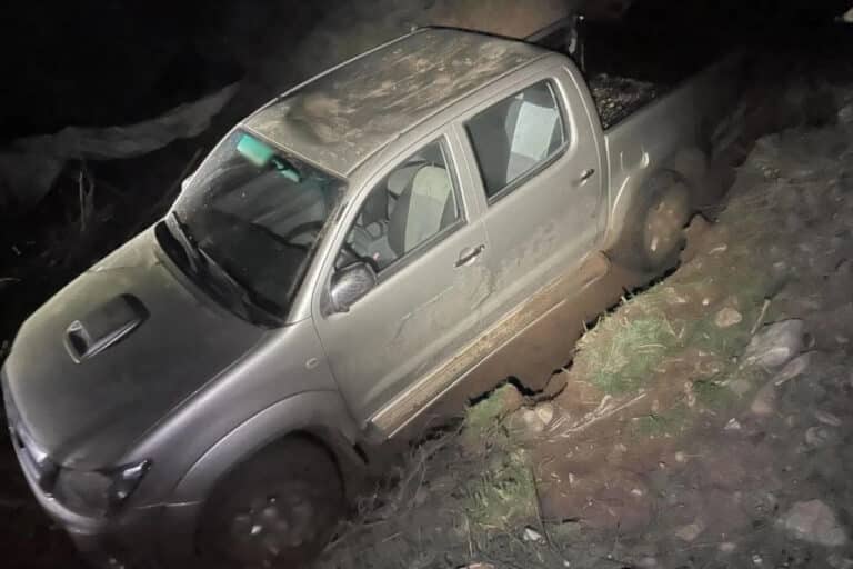 Λαμία: Έκλεψαν αυτοκίνητο και το… έθαψαν για να μη βρεθεί – Χειροπέδες σε άνδρα, αναζητούνται άλλοι δύο (εικόνες)