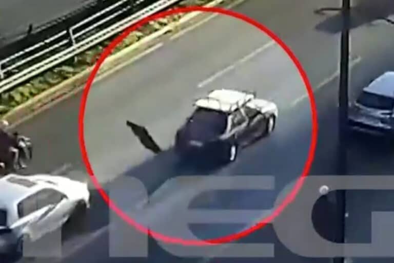 Λεωφόρος Συγγρού: Τηλεόραση «πέταξε» από σχάρα αυτοκινήτου – Οχήματα την απέφευγαν (βίντεο)