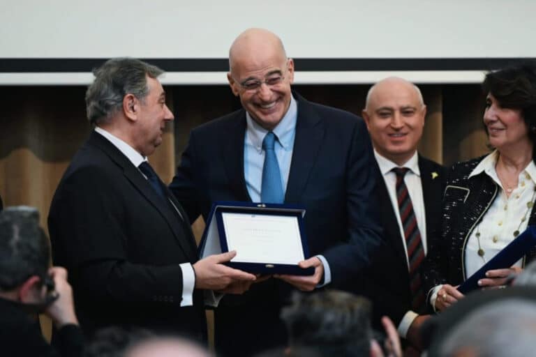 Δένδιας: «Οι Ένοπλες Δυνάμεις είχαν Ίλη Ιππικού, δεν είχαν όμως ούτε ένα σμήνος drones»