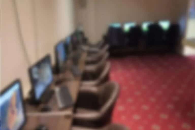 Θεσσαλονίκη: Εντοπίστηκε παράνομο καζίνο σε κατάστημα – Κατασχέθηκαν 25 υπολογιστές, πέντε συλλήψεις (εικόνες)