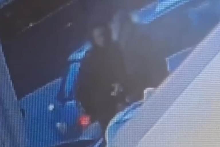 Βίντεο-ντοκουμέντο από την Πάτρα: Η 16χρονη Λόρα συνομιλεί με ηλικιωμένο άνδρα πριν εξαφανιστεί