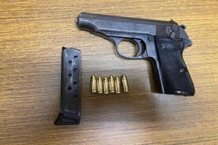 Καταδίωξη 20χρονου με μηχανή στο Χαϊδάρι: Είχε γεμάτο πιστόλι πάνω του, απειλούσε και έβριζε τους αστυνομικούς