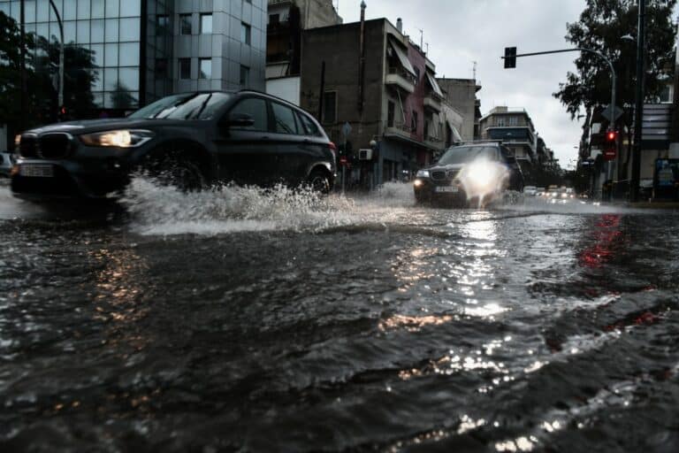 Έκτακτο δελτίο καιρού: Ισχυρές βροχές και καταιγίδες την Κυριακή (1/2) – Ποιες περιοχές είναι στο «κόκκινο»