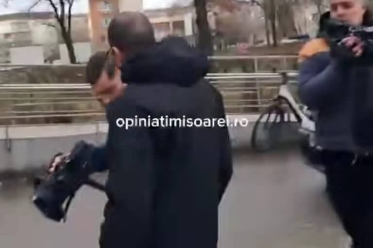 Οπαδός του ΠΑΟΚ επιτέθηκε σε Ρουμάνους δημοσιογράφους και έσπασε κάμερα – Συνελήφθη λίγο αργότερα (βίντεο)