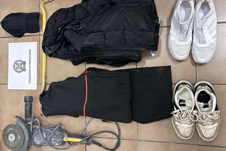 Σαντορίνη: Συνελήφθησαν δύο αλλοδαποί για κλοπές – 21χρονος επιτέθηκε σε αστυνομικούς