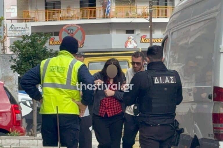 Σέρρες: Υποβασταζόμενη η μητέρα του νεκρού 17χρονου που ξυλοκοπήθηκε από τον 16χρονο – «Το έκανα για το κορίτσι μου» (βίντεο)