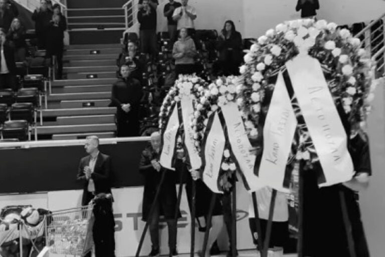 ΠΑΟΚ: Συγκλονιστικές στιγμές στο Παλατάκι με επτά στεφάνια μνήμης (βίντεο)