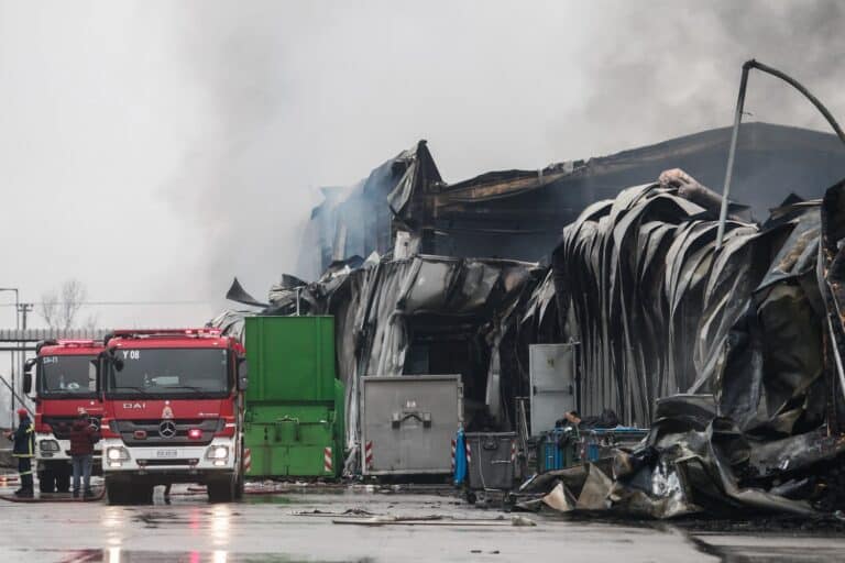 Τρίκαλα: Άγνωστα τα αίτια που προκάλεσαν την έκρηξη στο εργοστάσιο της «Βιολάντα» – Το χρονικό της τραγωδίας και οι έρευνες