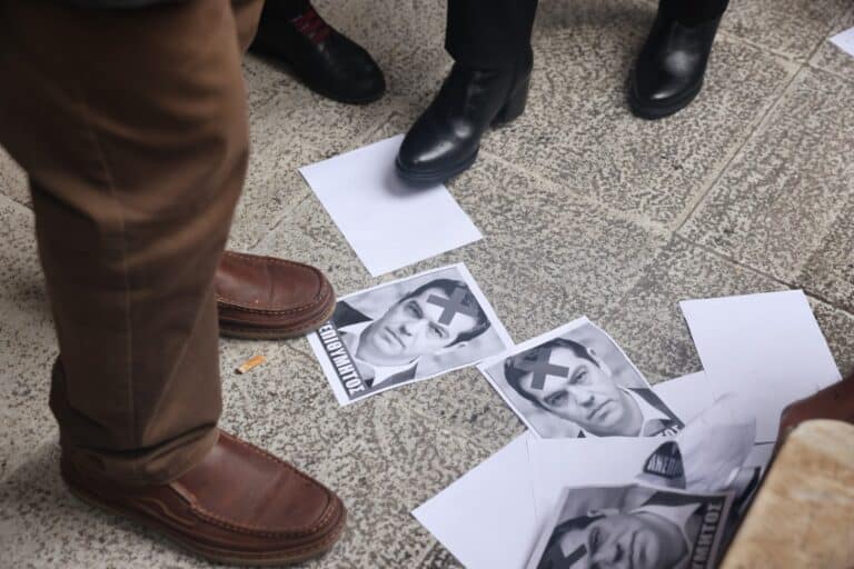 Θεσσαλονίκη: Ένταση έξω από το «Ολύμπιον» όπου παρουσιάζει το βιβλίο του ο Τσίπρας – Συνελήφθησαν έξι άτομα (βίντεο)