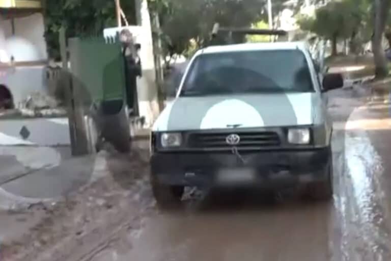 Βάρη: Ρομά με φορτηγά έκαναν πλιάτσικο στις πληγείσες από την κακοκαιρία γειτονιές (βίντεο)