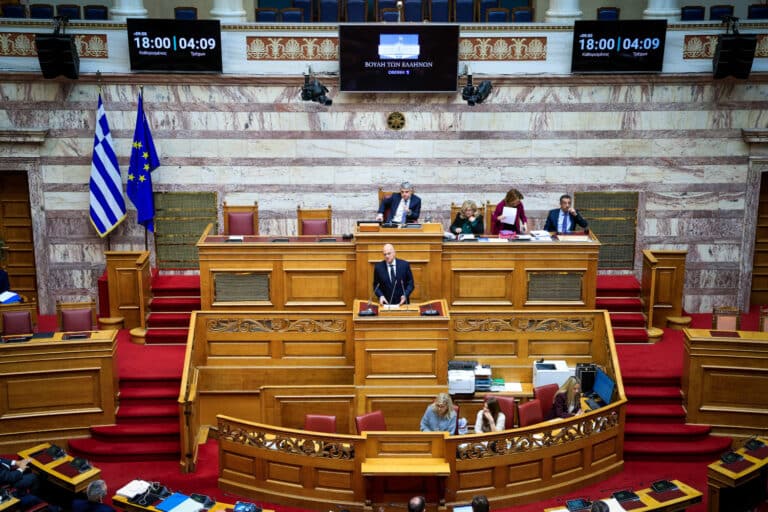 Νομοσχέδιο για Ένοπλες Δυνάμεις: Απορρίφθηκαν οι ενστάσεις αντισυνταγματικότητας ΠΑΣΟΚ και ΣΥΡΙΖΑ