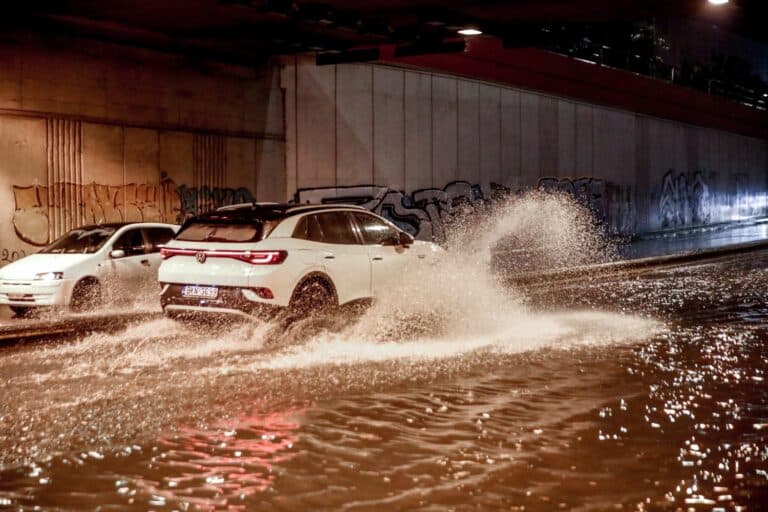 Κακοκαιρία στην Αττική: Ήχησε το «112» στη Γκορύτσα Ασπροπύργου – «Απομακρυνθείτε προς την περιοχή Γενοκτονίας» 