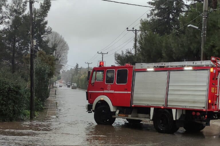 Κακοκαιρία: Η Πυροσβεστική δέχθηκε 178 κλήσεις στην Κεντρική Μακεδονία – Απεγκλωβίστηκαν 29 άτομα